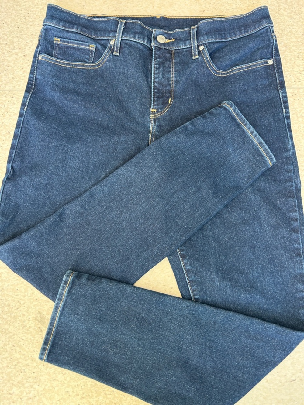 Levi's Men's skinny Jeans in Dark Blue Denim size 31-30